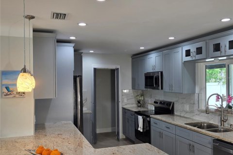 Casa en alquiler en Saint Petersburg, Florida, 3 dormitorios, 132.66 m2 № 2206159 - foto 9