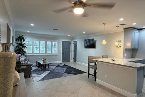 Casa en alquiler en Saint Petersburg, Florida, 3 dormitorios, 132.66 m2 № 2206159 - foto 6