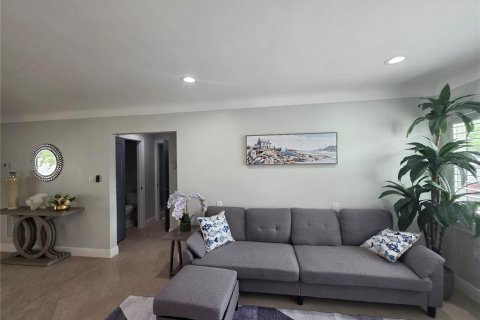 Casa en alquiler en Saint Petersburg, Florida, 3 dormitorios, 132.66 m2 № 2206159 - foto 4