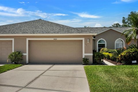 House in Bradenton, Florida 2 bedrooms, 153.85 sq.m. № 2151957 - photo 2