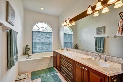 House in Bradenton, Florida 2 bedrooms, 153.85 sq.m. № 2151957 - photo 22