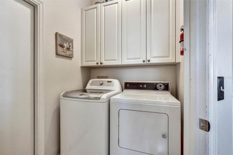 House in Bradenton, Florida 2 bedrooms, 153.85 sq.m. № 2151957 - photo 9