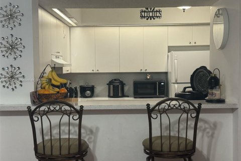 Condo in Hialeah, Florida, 2 bedrooms  № 1713764 - photo 3