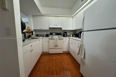 Condo in Hialeah, Florida, 2 bedrooms  № 1713764 - photo 6