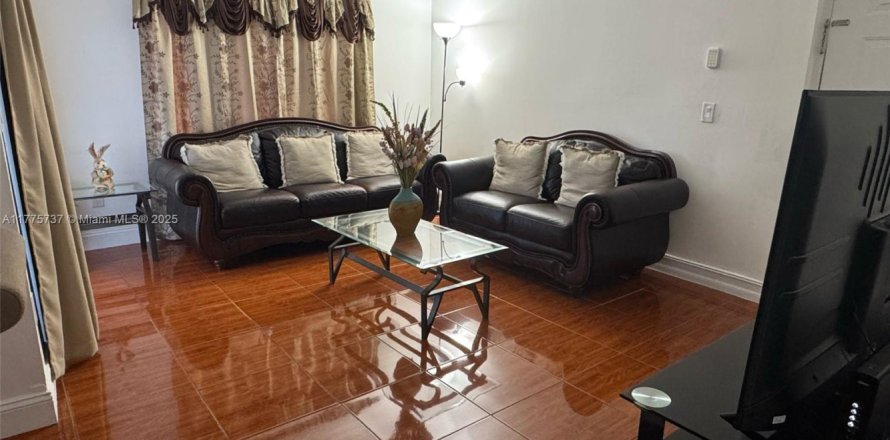 Condo in Hialeah, Florida, 2 bedrooms  № 1713764