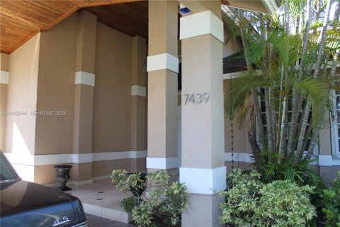 Villa ou maison à vendre à Palmetto Bay, Floride: 5 chambres, 420.57 m2 № 1999039 - photo 3