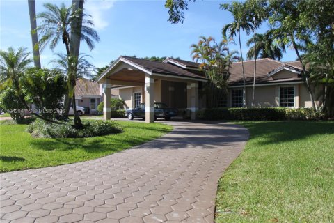 Villa ou maison à Palmetto Bay, Floride 5 chambres, 420.57 m2 № 1999039