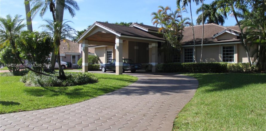 Villa ou maison à Palmetto Bay, Floride 5 chambres, 420.57 m2 № 1999039