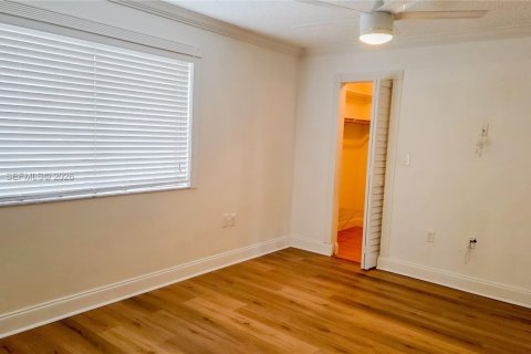 Copropriété à louer à Miami, Floride: 3 chambres, 143.53 m2 № 2025173 - photo 4