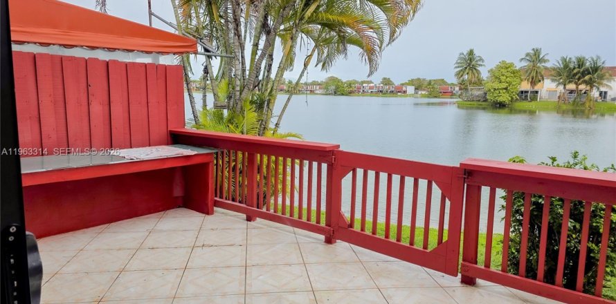 Condo à Miami, Floride, 3 chambres  № 2025173