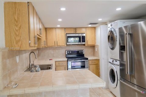 Copropriété à louer à Miami, Floride: 3 chambres, 143.53 m2 № 2025173 - photo 10