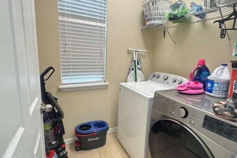 Casa en venta en Kissimmee, Florida, 4 dormitorios, 158.49 m2 № 2100742 - foto 20