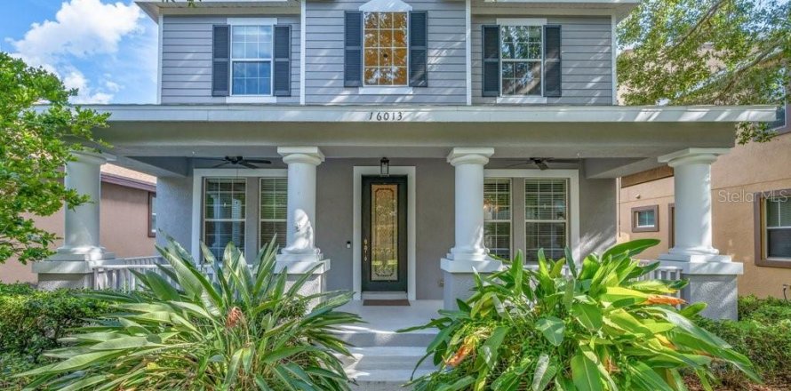 House in Fish Hawk, Florida 4 bedrooms, 291.16 sq.m. № 2200484