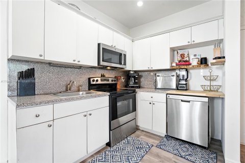 Condo in Miami Beach, Florida, 1 bedroom  № 1844198 - photo 4