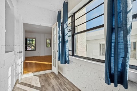 Condo in Miami Beach, Florida, 1 bedroom  № 1844198 - photo 16