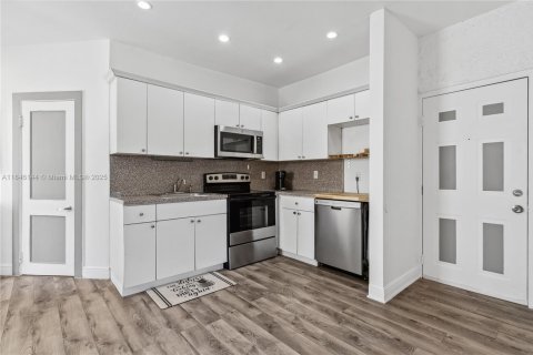 Condo in Miami Beach, Florida, 1 bedroom  № 1844198 - photo 10