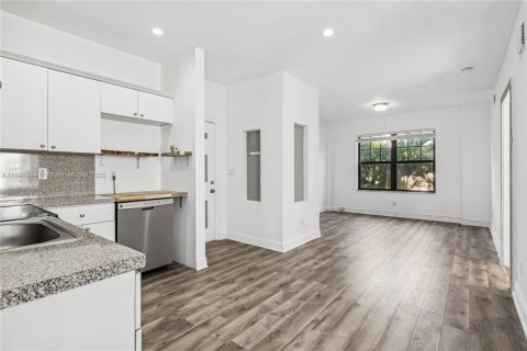 Condo in Miami Beach, Florida, 1 bedroom  № 1844198 - photo 8