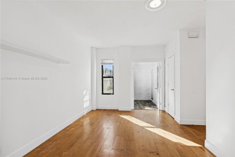 Condo in Miami Beach, Florida, 1 bedroom  № 1844198 - photo 14