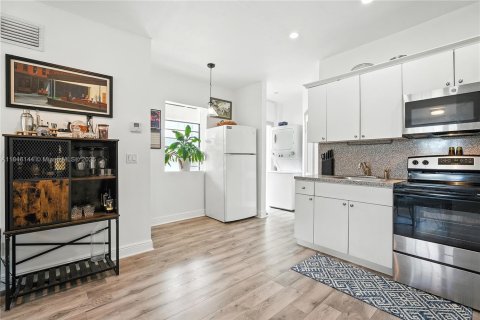 Condo in Miami Beach, Florida, 1 bedroom  № 1844198 - photo 3