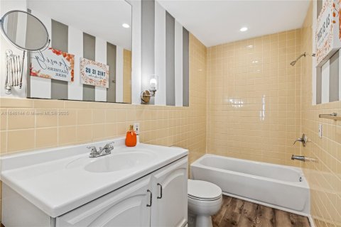 Condo in Miami Beach, Florida, 1 bedroom  № 1844198 - photo 15