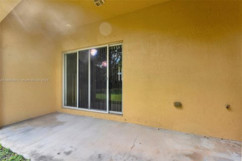 Townhouse in Margate, Florida 3 bedrooms, 125.98 sq.m. № 1693868 - photo 11