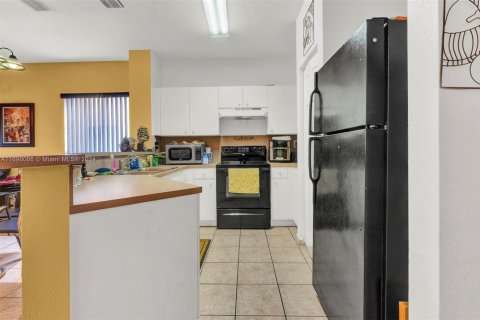 Townhouse in Margate, Florida 3 bedrooms, 125.98 sq.m. № 1693868 - photo 12