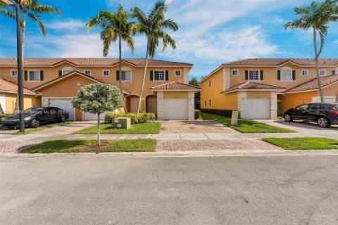 Townhouse in Margate, Florida 3 bedrooms, 125.98 sq.m. № 1693868 - photo 1