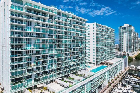 Condominio en venta en Sunny Isles Beach, Florida, 3 dormitorios, 160.91 m2 № 1977826 - foto 2