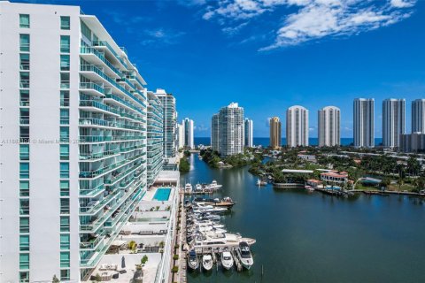 Condominio en venta en Sunny Isles Beach, Florida, 3 dormitorios, 160.91 m2 № 1977826 - foto 1