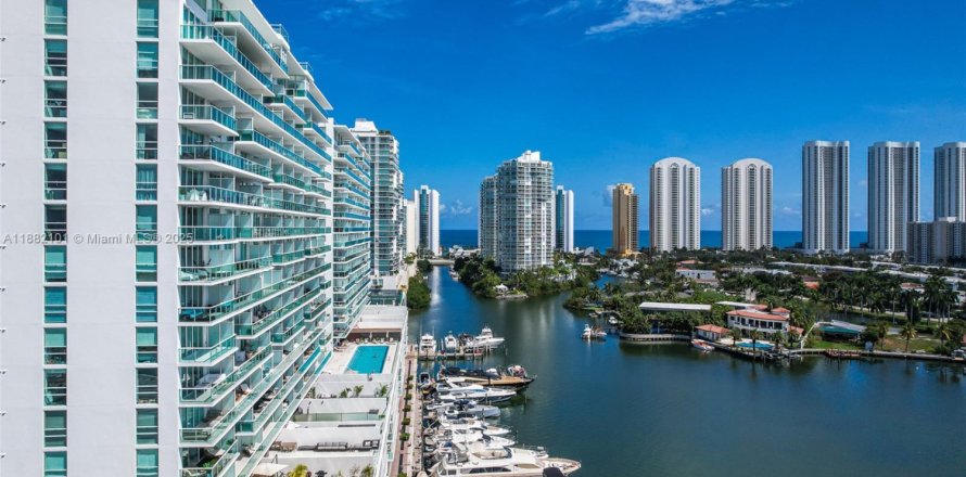 Condominio en Sunny Isles Beach, Florida, 3 dormitorios  № 1977826
