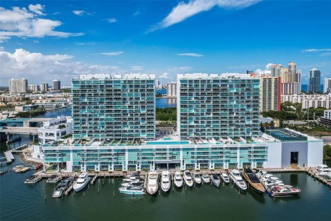 Condominio en venta en Sunny Isles Beach, Florida, 3 dormitorios, 160.91 m2 № 1977826 - foto 4