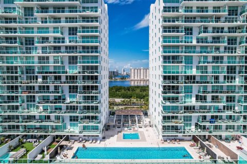 Condominio en venta en Sunny Isles Beach, Florida, 3 dormitorios, 160.91 m2 № 1977826 - foto 3