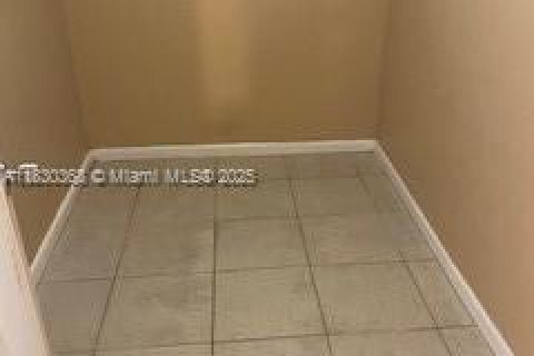 Condo in Lauderhill, Florida, 2 bedrooms  № 1806046 - photo 6