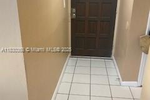 Condo in Lauderhill, Florida, 2 bedrooms  № 1806046 - photo 11