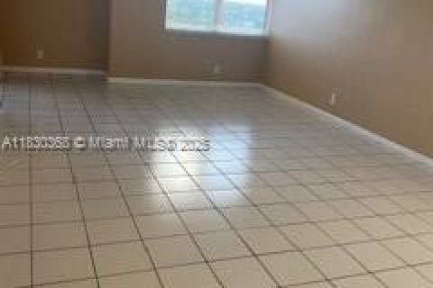 Condo in Lauderhill, Florida, 2 bedrooms  № 1806046 - photo 10