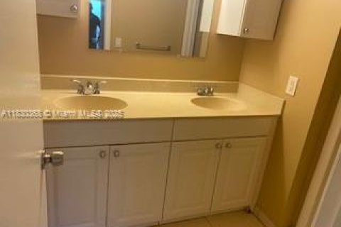 Condo in Lauderhill, Florida, 2 bedrooms  № 1806046 - photo 3