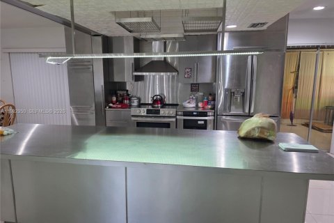 Купить виллу или дом в Тамарак, Флорида 2 спальни, 146.69м2, № 2045447 - фото 9