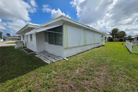 Купить виллу или дом в Тамарак, Флорида 2 спальни, 146.69м2, № 2045447 - фото 2