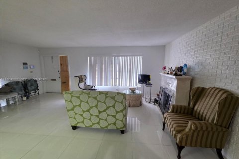 Купить виллу или дом в Тамарак, Флорида 2 спальни, 146.69м2, № 2045447 - фото 7