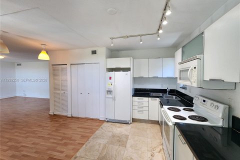 Appartement à louer à Bay Harbor Islands, Floride: 2 chambres, 139.35 m2 № 1996961 - photo 11