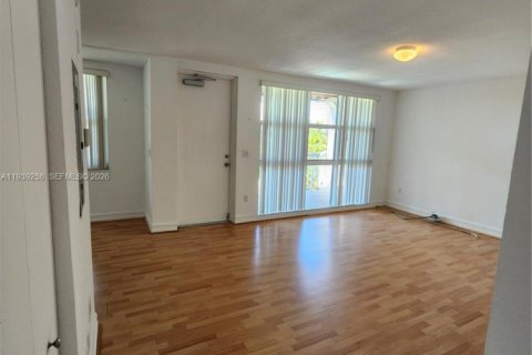 Appartement à louer à Bay Harbor Islands, Floride: 2 chambres, 139.35 m2 № 1996961 - photo 15