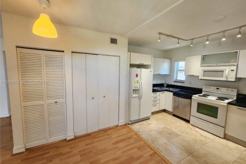 Appartement à louer à Bay Harbor Islands, Floride: 2 chambres, 139.35 m2 № 1996961 - photo 9