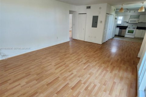 Appartement à louer à Bay Harbor Islands, Floride: 2 chambres, 139.35 m2 № 1996961 - photo 8