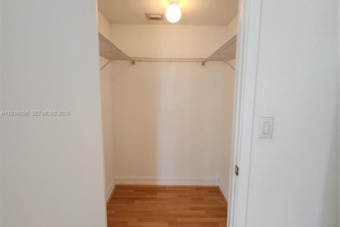 Appartement à louer à Bay Harbor Islands, Floride: 2 chambres, 139.35 m2 № 1996961 - photo 26