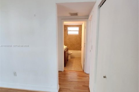 Appartement à louer à Bay Harbor Islands, Floride: 2 chambres, 139.35 m2 № 1996961 - photo 16