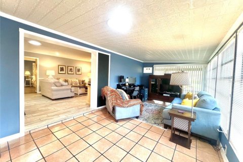 House in Palm Harbor, Florida 3 bedrooms, 205.69 sq.m. № 1550383 - photo 10