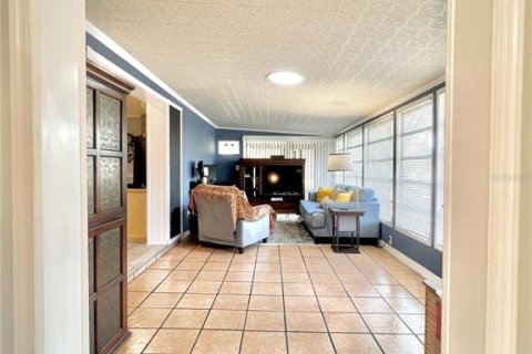 House in Palm Harbor, Florida 3 bedrooms, 205.69 sq.m. № 1550383 - photo 11