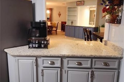 House in Palm Harbor, Florida 3 bedrooms, 205.69 sq.m. № 1550383 - photo 14