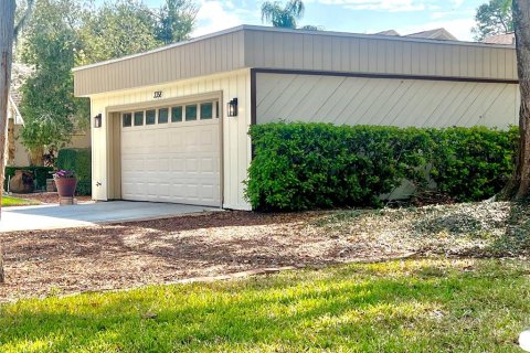 House in Palm Harbor, Florida 3 bedrooms, 205.69 sq.m. № 1550383 - photo 2