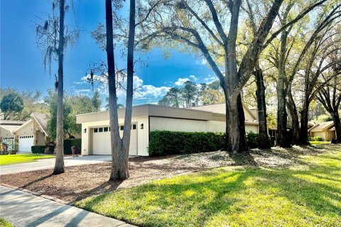 House in Palm Harbor, Florida 3 bedrooms, 205.69 sq.m. № 1550383 - photo 3
